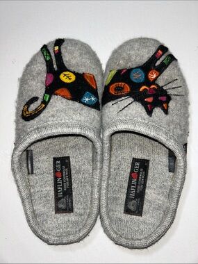 Haflinger 100% Natural Wool Sassy Cat Slippers Grey with Multicolor Cat Appliqué
